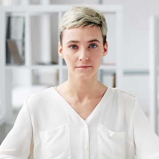 Portrait of Emma, Project Manager.